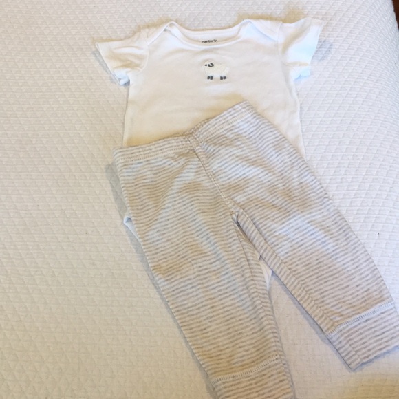 Carter’s Onesie Bundle (SET OF 3) - Picture 6 of 11